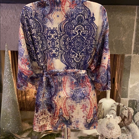 VIE TA VIE SATEEN LIKE POLYESTER TOP - Picture 2 of 6